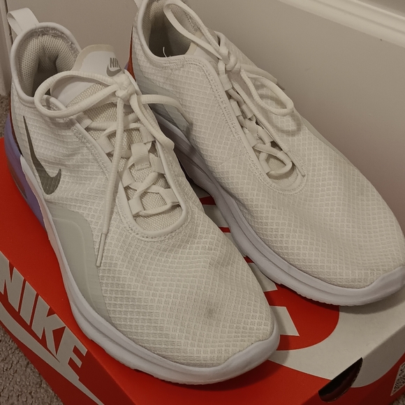 Womens Nike air max motion 2 running shoes in white red and lavender 11.5 - Picture 4 of 9